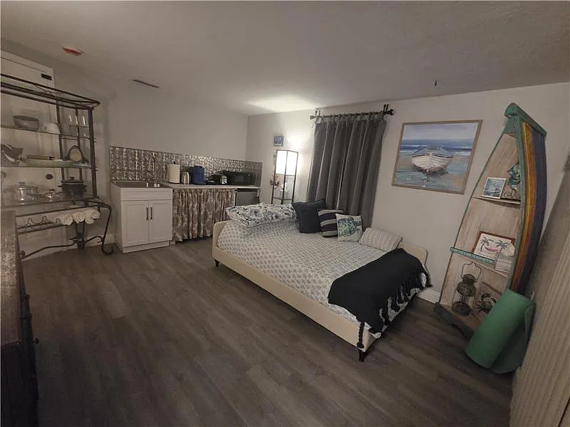 Studio, 440 sqft, $250 — Photo 1