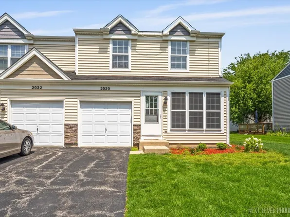 2020 College Green Dr, Elgin, IL 60123