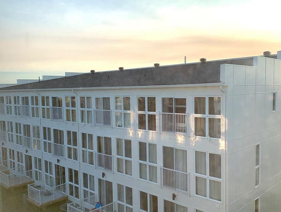 1st image of 234 Edgevalley Rd #35