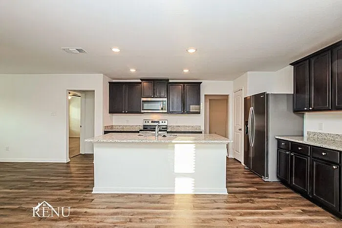 3 bed, 2.0 bath, 1347 sqft, $1,700 — Photo 4