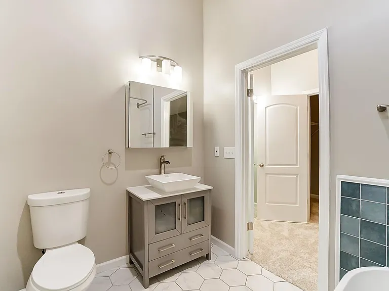 114 E Corry St — Photo 28