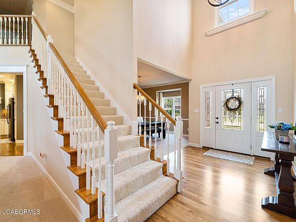 3rd image of 118 Palisades Dr