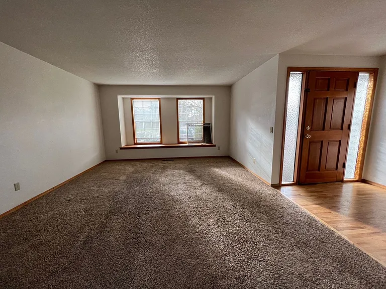 16040 NW Edward Ct — Photo 2