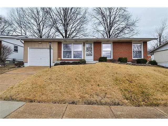 162 Cherbourg Dr photo 1
