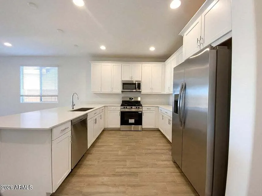 5 bed, 3.0 bath, 2233 sqft, $2,950 — Photo 3