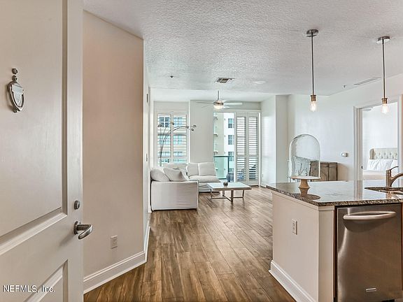 3rd image of 1431 Riverplace Blvd APT 1002