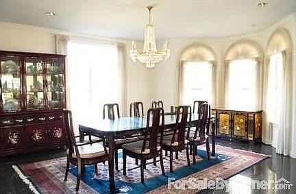 Spacious 3 - Car Garage
						:
						Not only is it a 3-car garage, it also includes a mini kitchen inside.