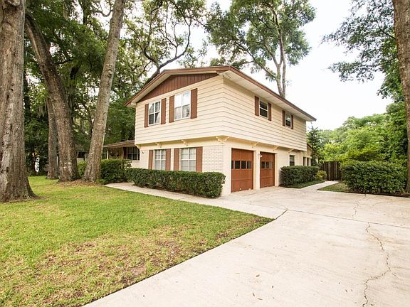 3rd image of 2815 Woodland Dr