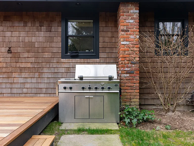 35 Sylvan Ln — Photo 18