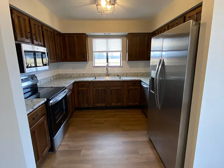 4201 Southport Dr — Photo 4
