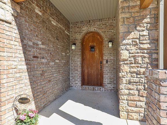 3rd image of 1277 Hayden Court E