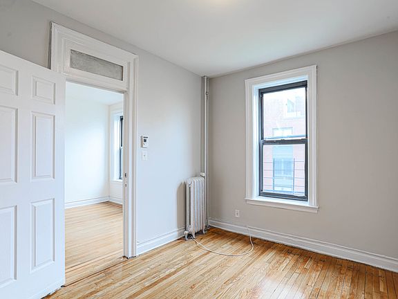 5th image of 30-95 29th St #D5