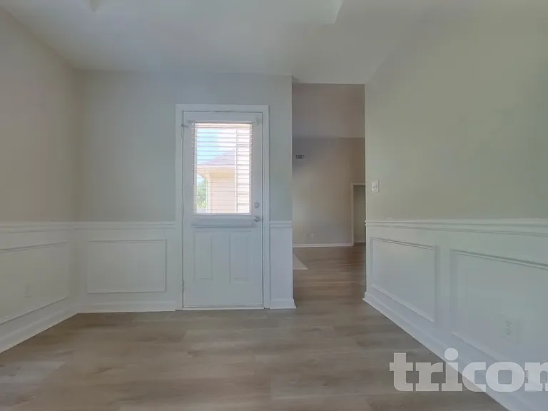 104 Logan Creek Ct — Photo 5