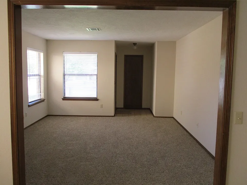 Entry/Living RM