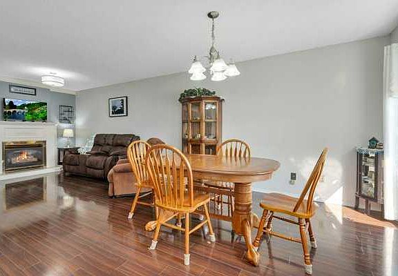 3rd image of 240 E Ebert Close