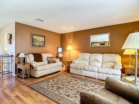 3rd image of 925 Margie Dr