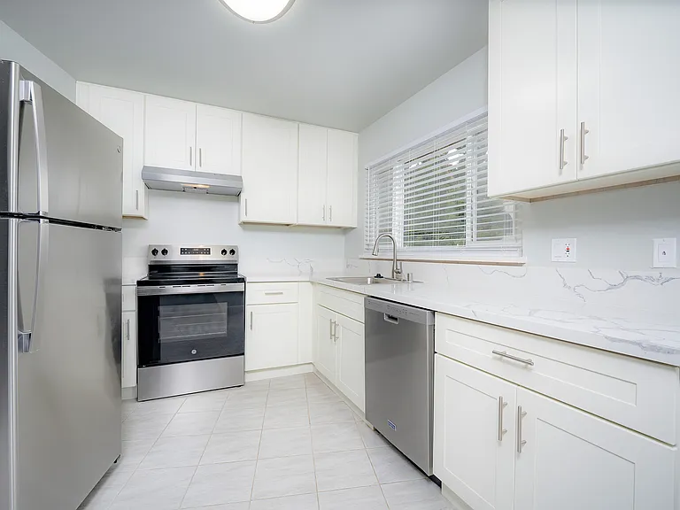 Millbrae #4 kitchen1