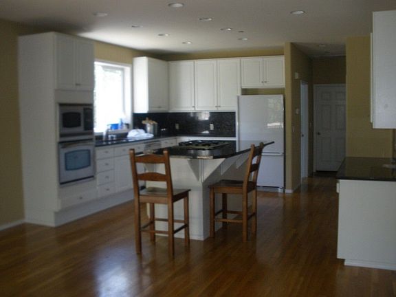 4th image of 750 NW Everwood Dr