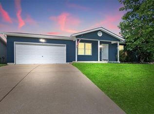 711 Pinckney St, Warrenton, MO 63383