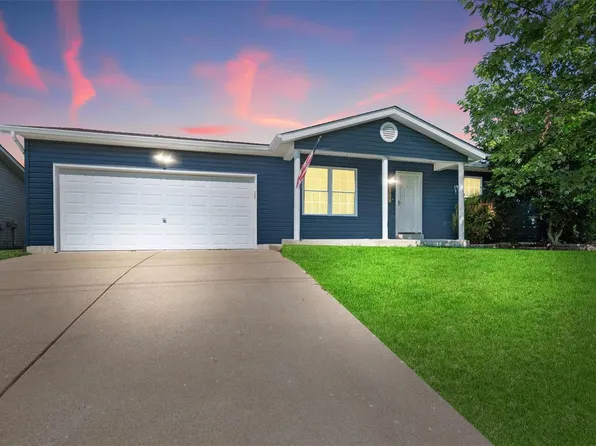 711 Pinckney St, Warrenton, MO 63383