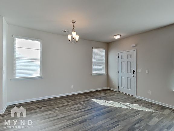 5th image of 1306 Sweetbriar Cir