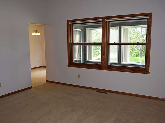 5th image of 3686 Gershwin Ln N
