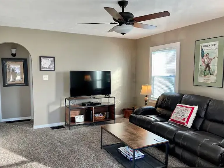 2804 White Oak Dr — Photo 5