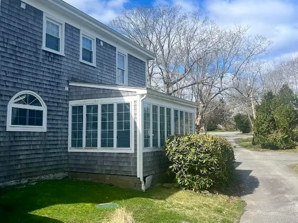 275 McCorrie Ln Unit B, Portsmouth, RI 02871