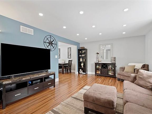 3rd image of 1665 Friar Tuck Dr