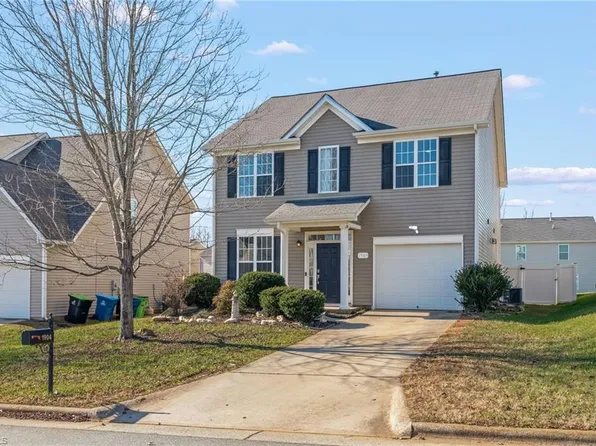 1904 Newcomb Dr, Whitsett, NC 27377