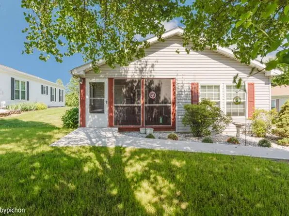 33 Gables Blvd, Poughkeepsie, NY 12603