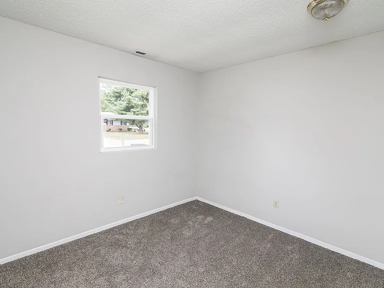 1104 Bryn Mawr Ave — Photo 12
