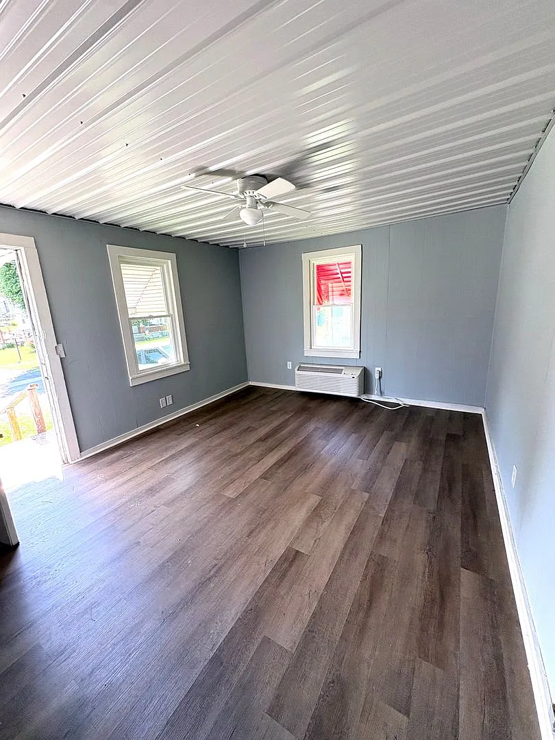 Charming 3BR Rental Close to Downtown Glasgow! — Photo 2