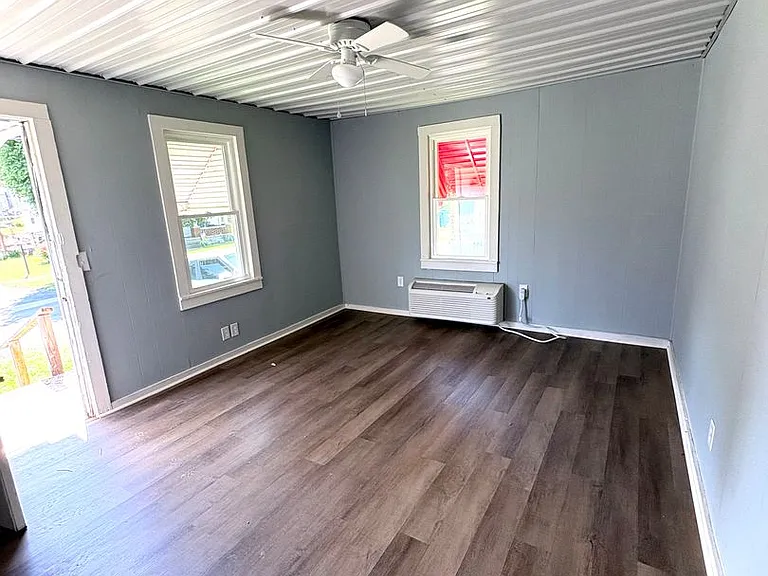 207 Frazier Ave — Photo 2