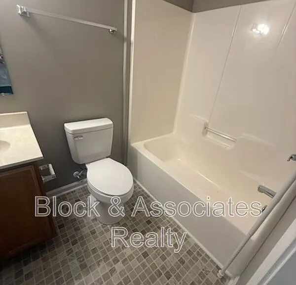 4121 Bentley Dr — Photo 6