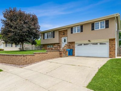 1408 Royal Oak Ct, De Witt, IA, 52742