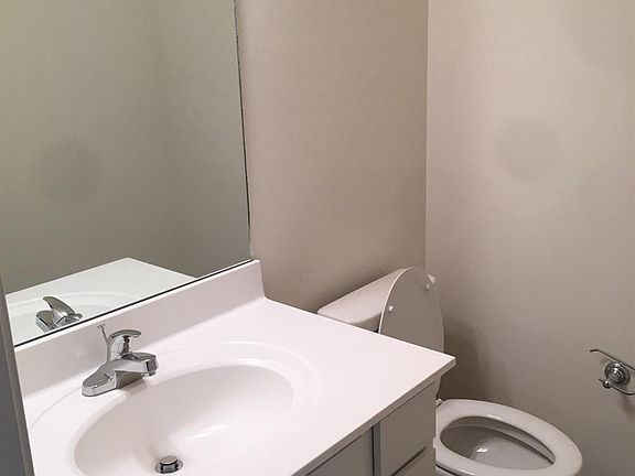 4th image of 748 Halford Pl