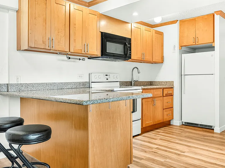 3388 Salt Lake Blvd #204 — Photo 7