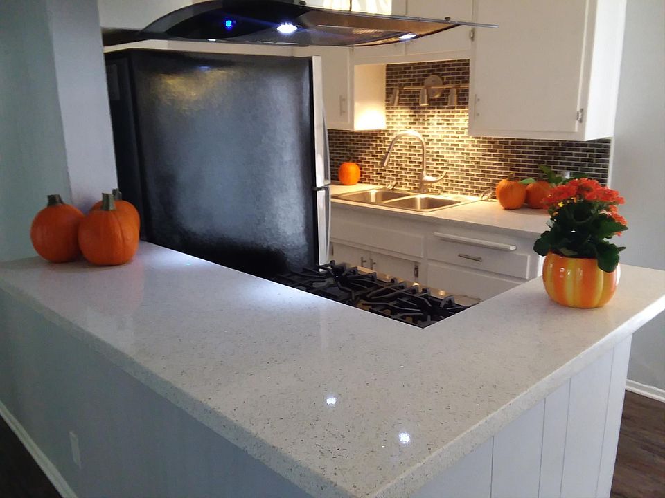 1st image of 1091 N Los Robles Ave #2