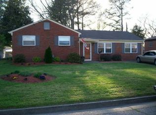 15 Plantation Dr, Hampton, VA 23669
