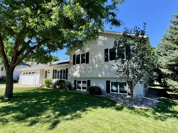 1237 Patricia Ct, Marshall, MN 56258