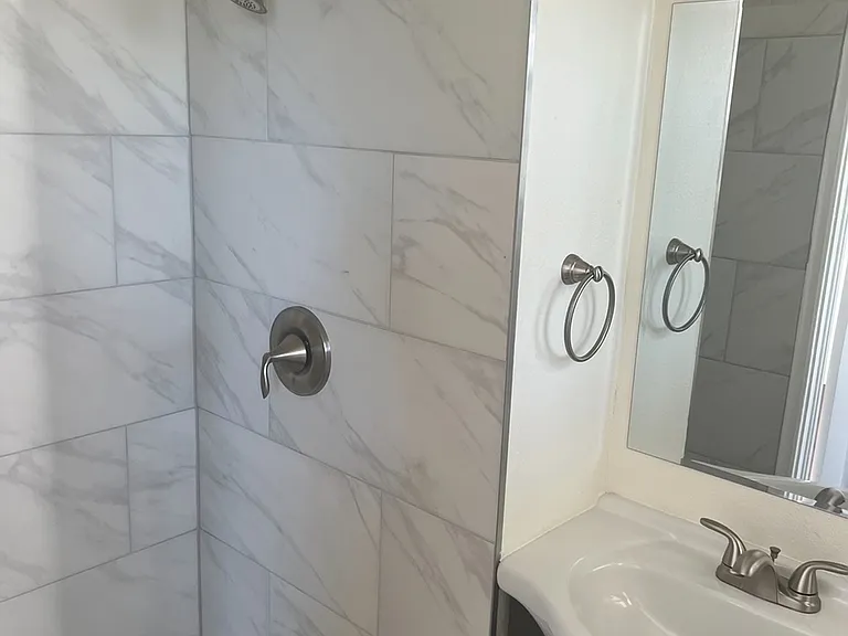 1119 W Augusta Ave #1 — Photo 5