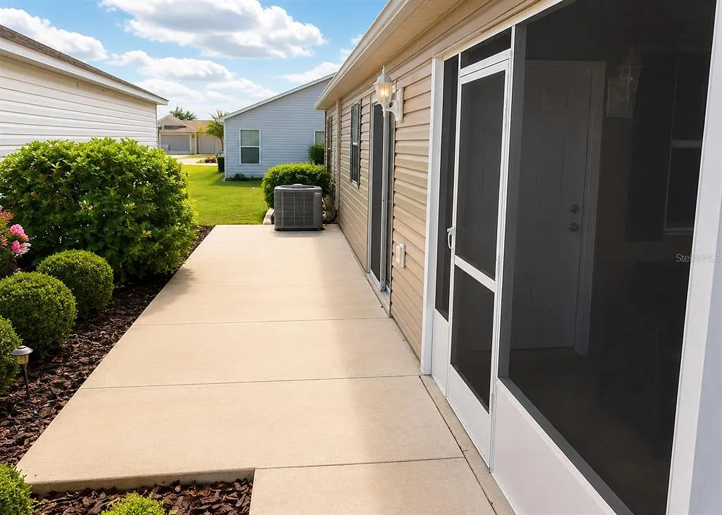 2 bed, 2.0 bath, 1156 sqft, $2,000 — Photo 3