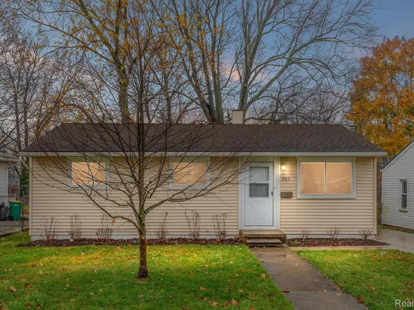 235 Ewell St, Romeo, MI 48065