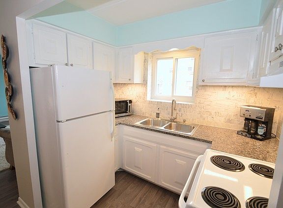 4th image of 320 Circle Ave APT 312