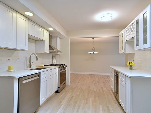 4th image of 15608 Petunia Ct