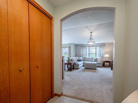 3rd image of 108 Campion Dr