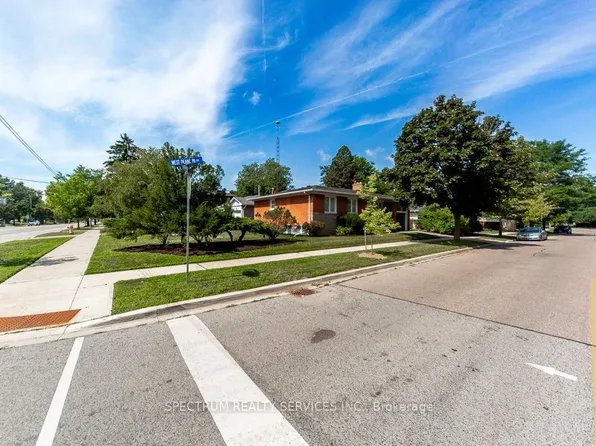 131 W Deane Park Dr, Toronto, ON M9B 2S6