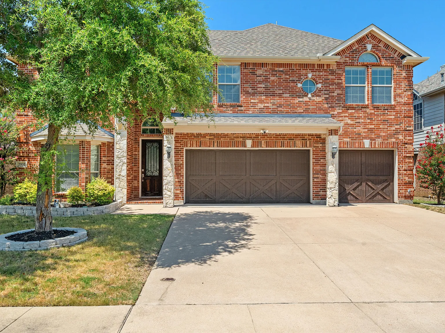 5 bed, 3949 sqft, $6,600 — Photo 2