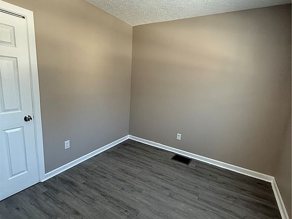 4th image of 195 5th St